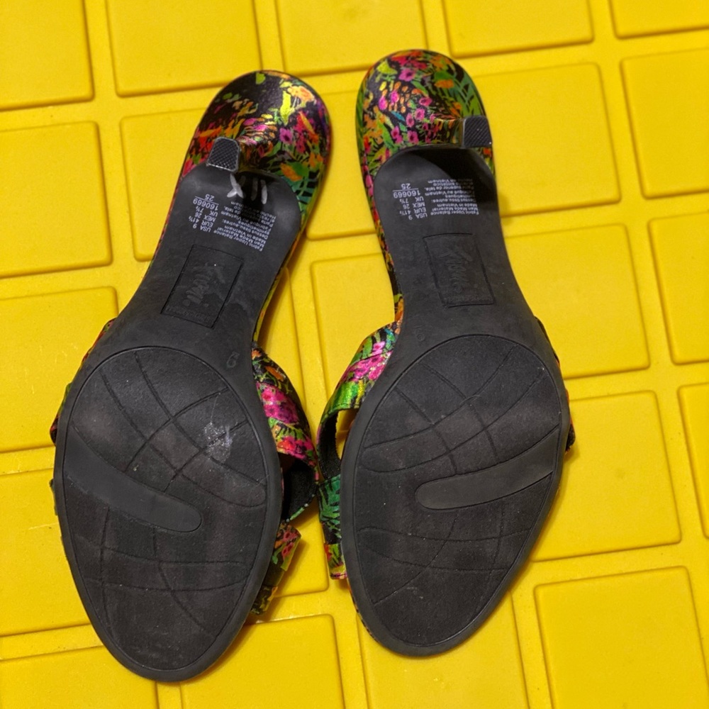 FIONI Floral Print Mules - Picture 4 of 4